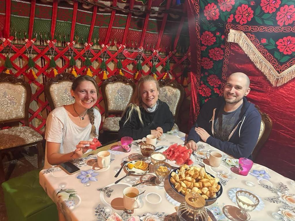 Rozalinda Guesthouse Naryn Extérieur photo